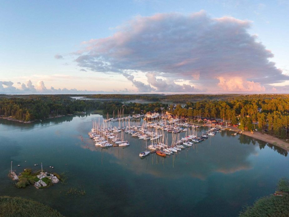 Ilmakuva Nauvon pohjois satamasta kesällä. Kuvan ottanut Tero Tuomisto
