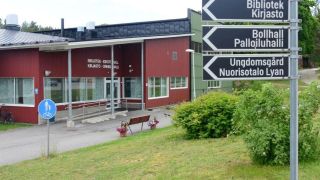 Nagu bollhall och bibliotek bild av Kim Lund